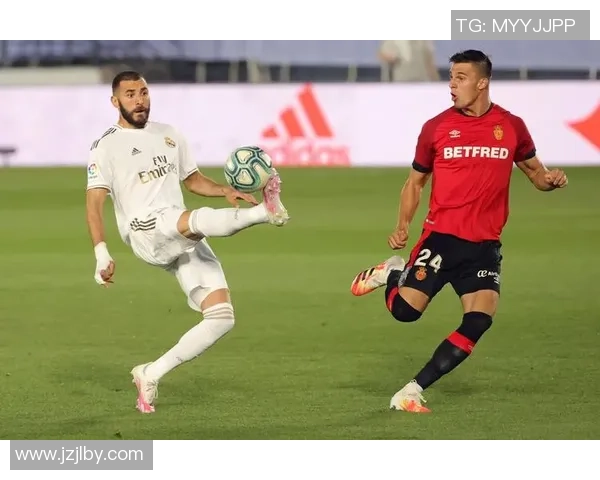 皇马与天津康师傅的精彩对决展现足球魅力与激情碰撞的完美时刻